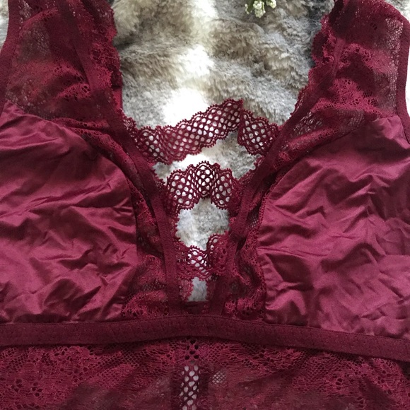 Victoria Secret Lace/Satin bralette - Picture 4 of 4